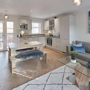 Host & - Shipwrights Apartment Whitby